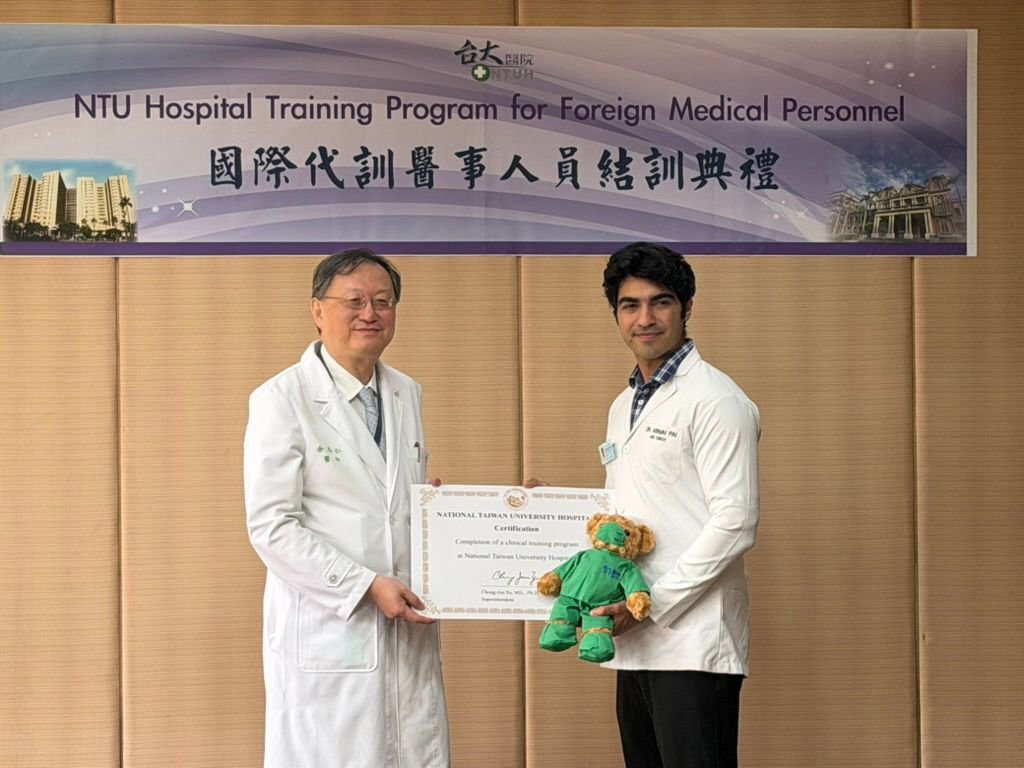 Dr. Arnav Pai receiving a certificate during international training in Taiwan